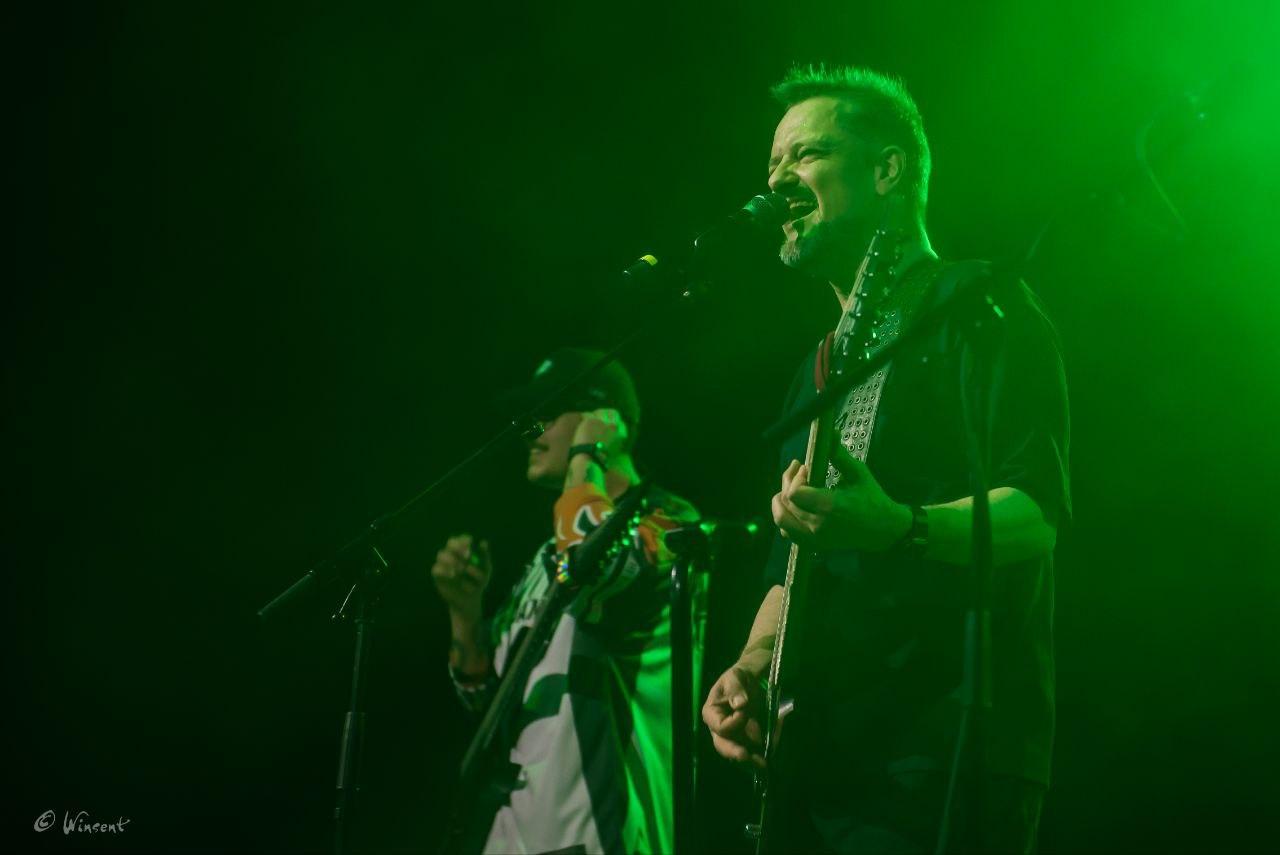 Фото Это аншлаг! Александр Пушной собрал полный зал на двухчасовом концерте в Новосибирске  — ФОТОРЕПОРТАЖ 18